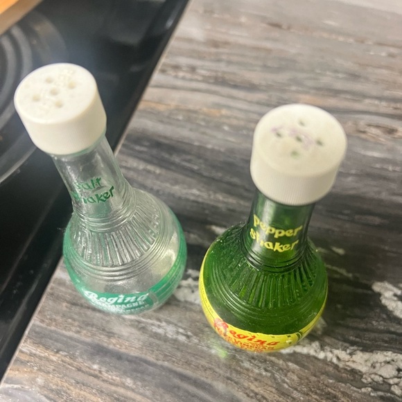 Vintage Salt and Pepper Shaker Set, Regina Vinegar 1970 - Picture 2 of 3